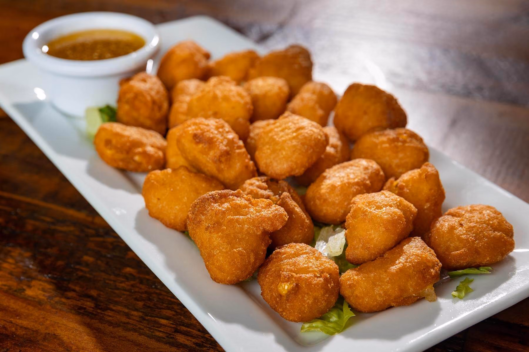 Crispy fried shrimp with dipping sauce
